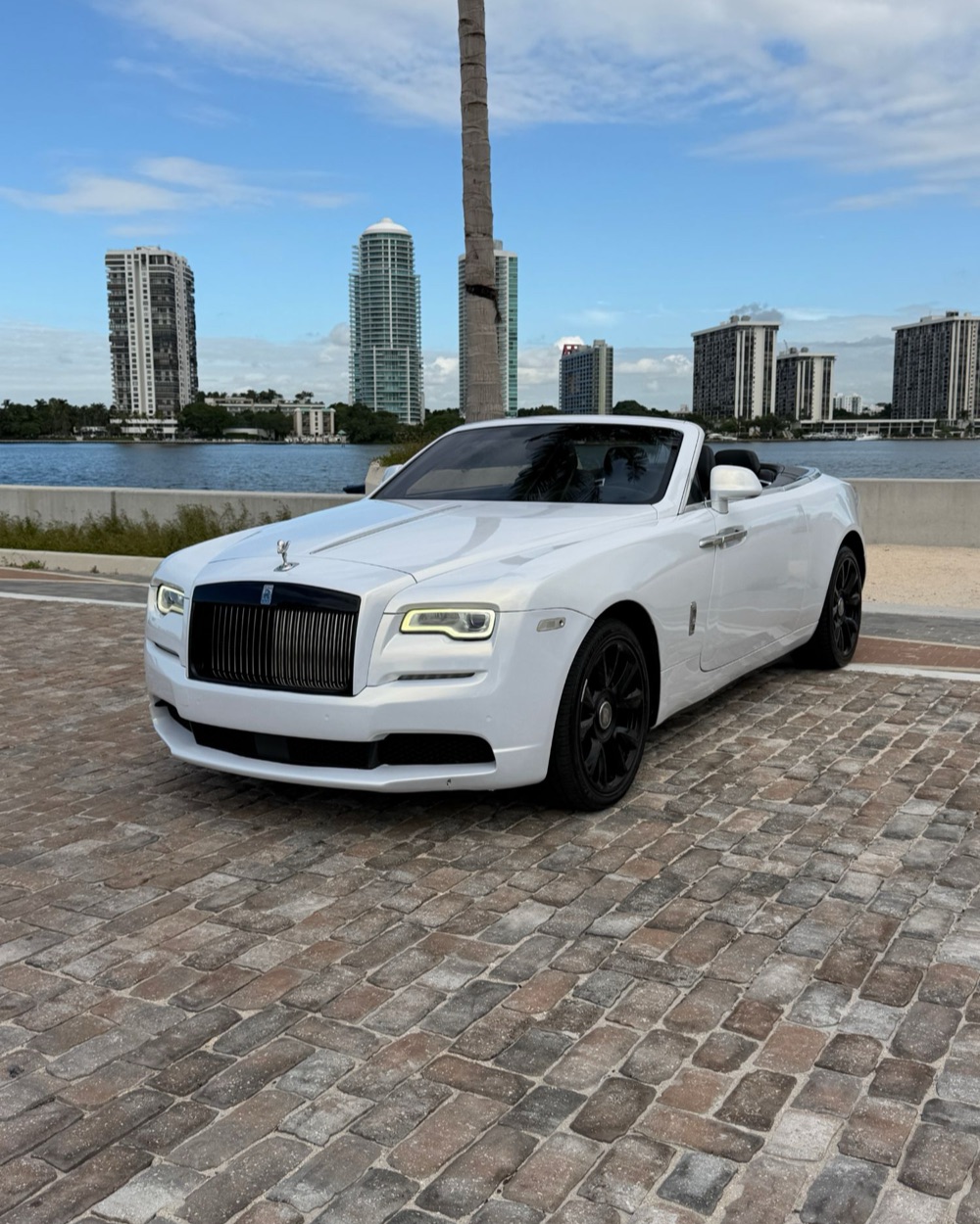 Rolls-Royce Dawn for rent in Miami